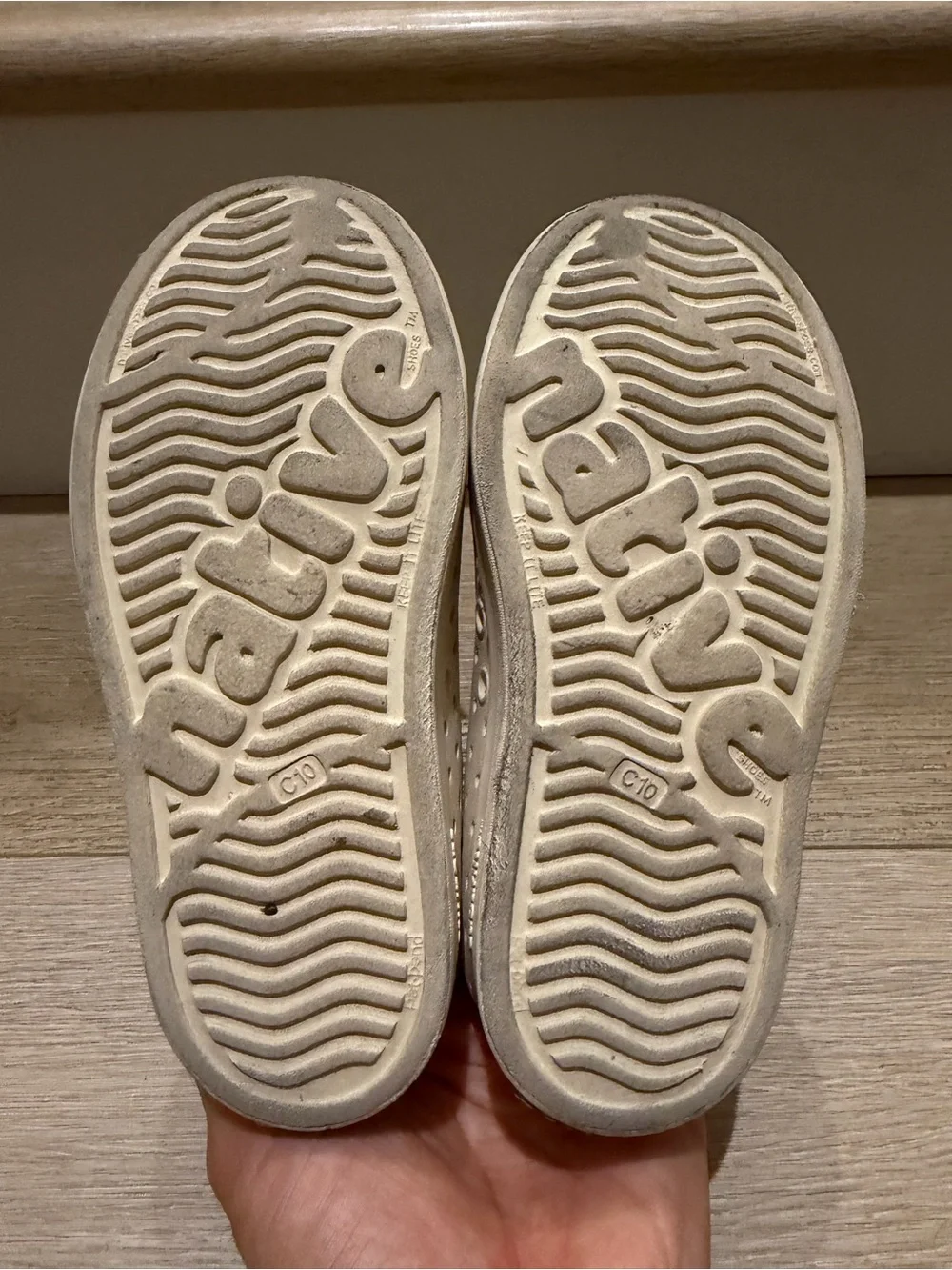 Native size 10 toddler bone Slip-On Perforated Casual Sneakers in Off-White
